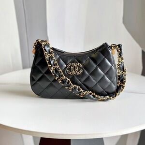 CHANEL Black Quilted Shoulder Bag with Gold Chain